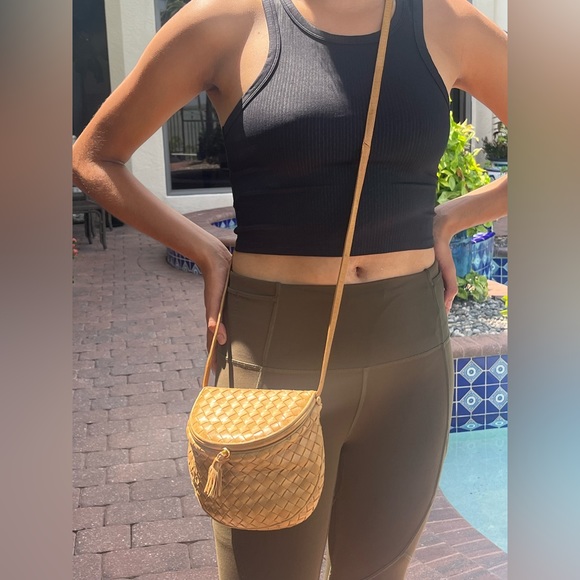 Bottega Veneta Crossbody Tan - Picture 2 of 12